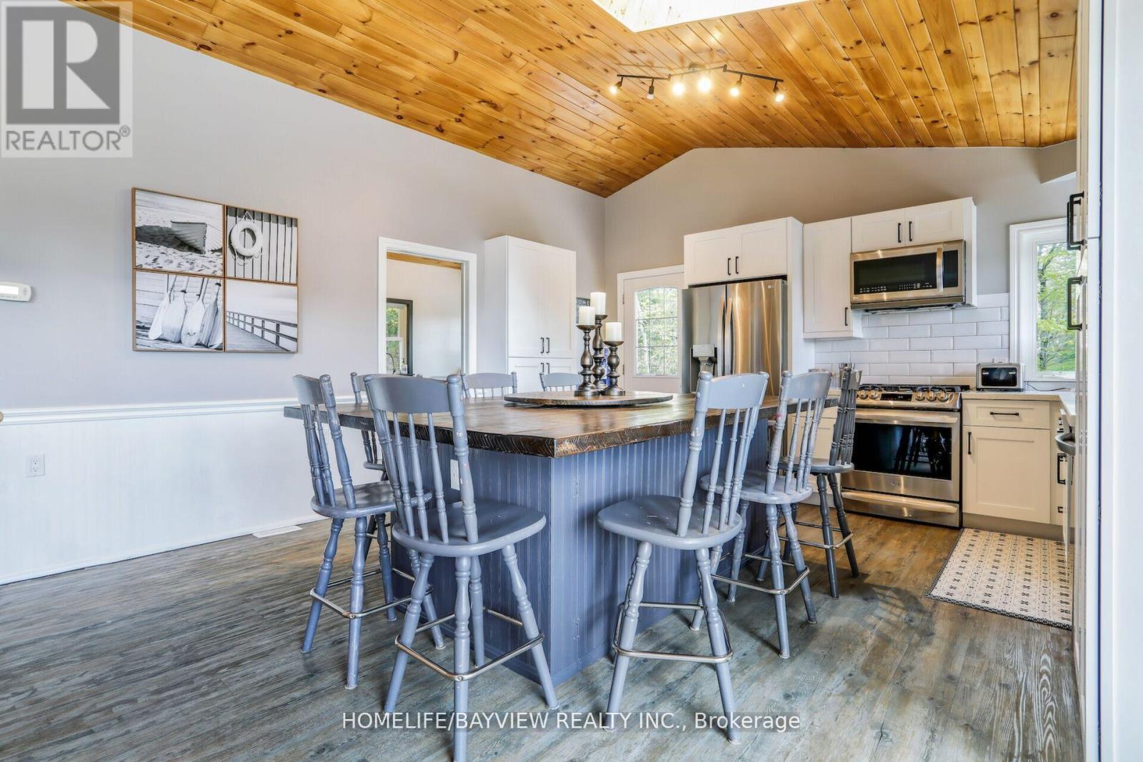 19243 Hwy 35 Highway, Algonquin Highlands, Ontario  K0M 1J2 - Photo 18 - X12940780