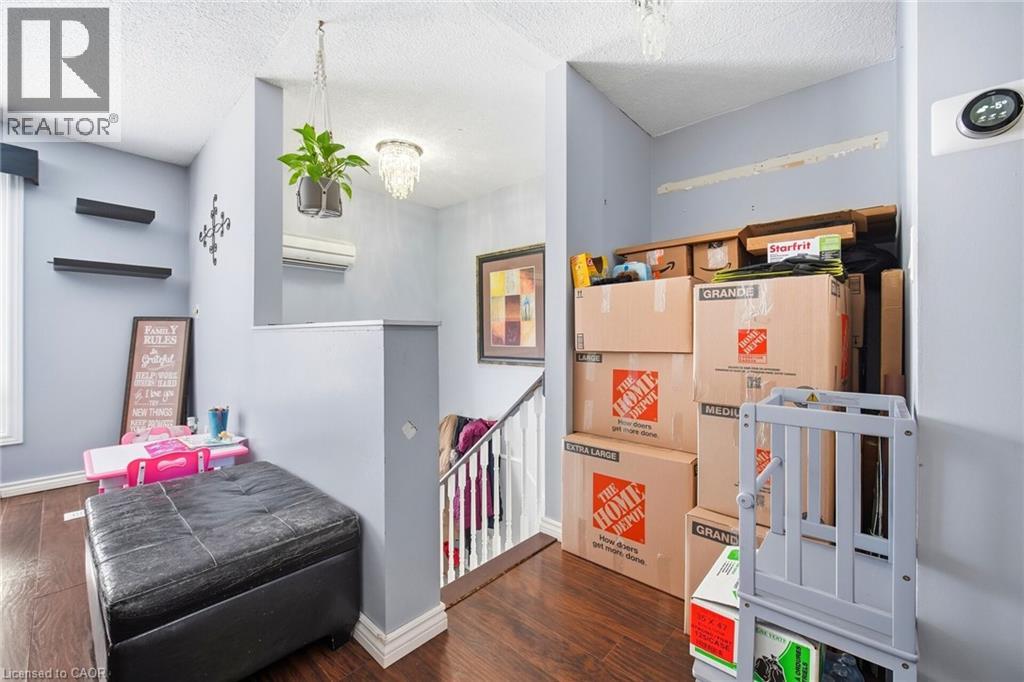 204 Medina Court, Oshawa, Ontario  L1J 7E1 - Photo 4 - 40811276