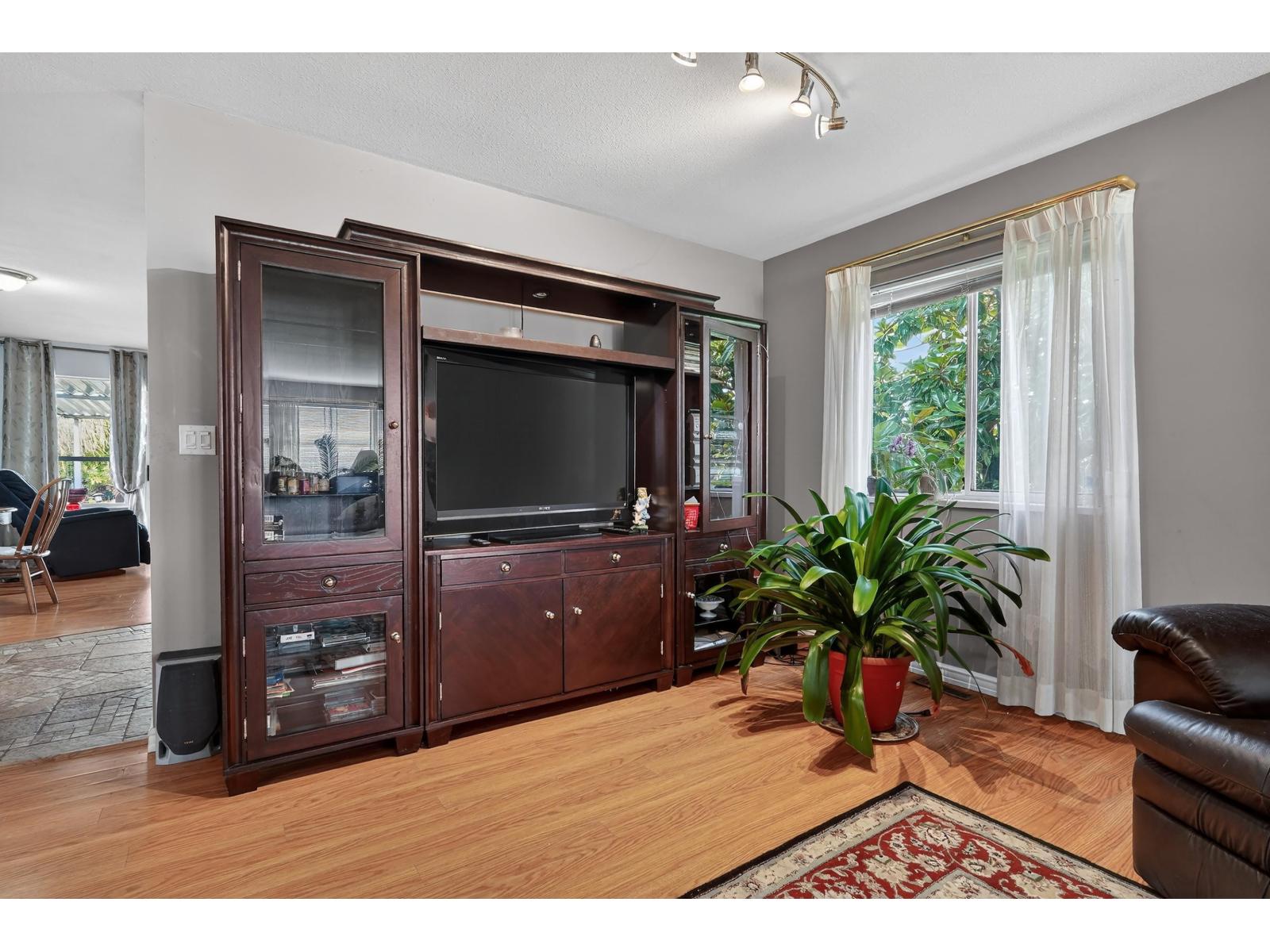 18167 16 Avenue, Surrey, British Columbia  V3S 9V2 - Photo 3 - R3100781