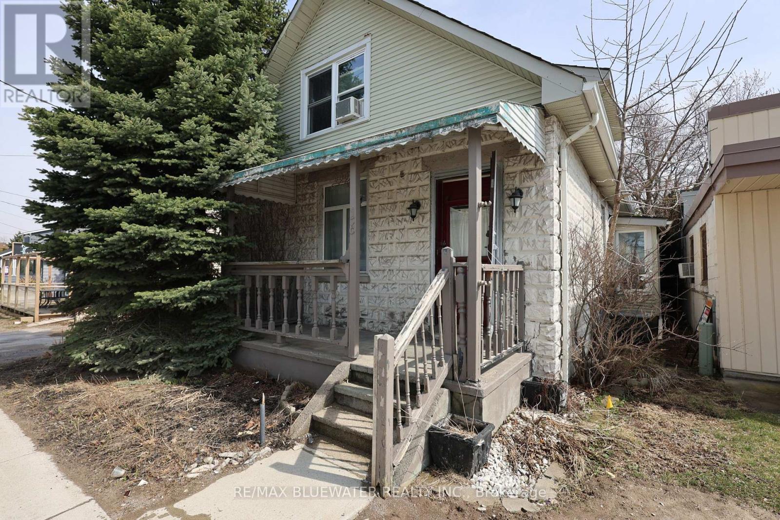 Photo 9 of 44 for 16-18 Ontario Street N