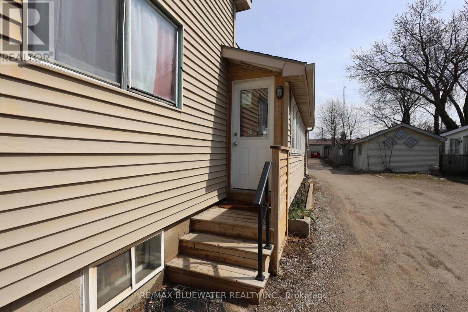 16-18 Ontario Street N, Lambton Shores, Ontario  N0M 1T0 - Photo 23 - X12714490