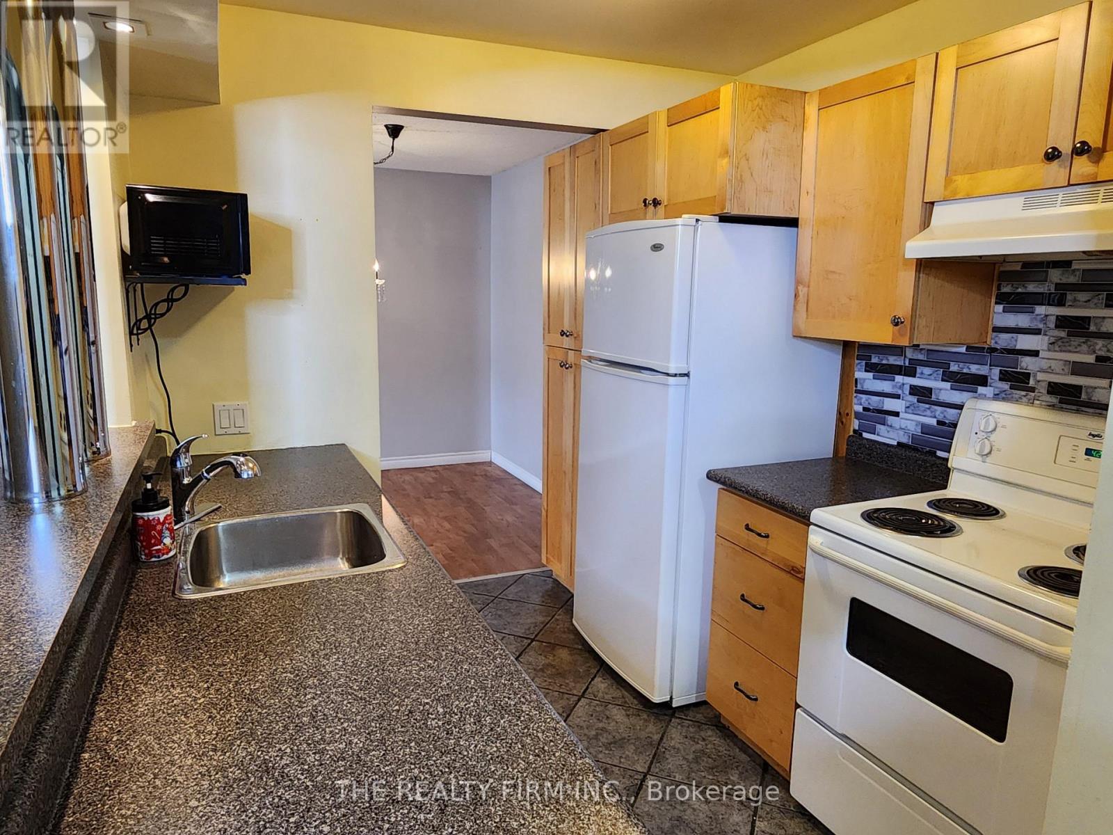 208 - 735 Deveron Crescent, London South, Ontario  N5Z 4X8 - Photo 4 - X12851888