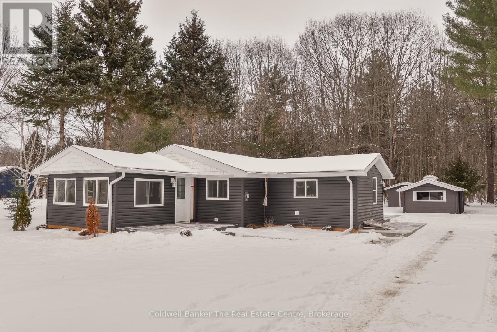 460 Wellington Street, Gravenhurst, Ontario  P1P 1A5 - Photo 2 - X12940926