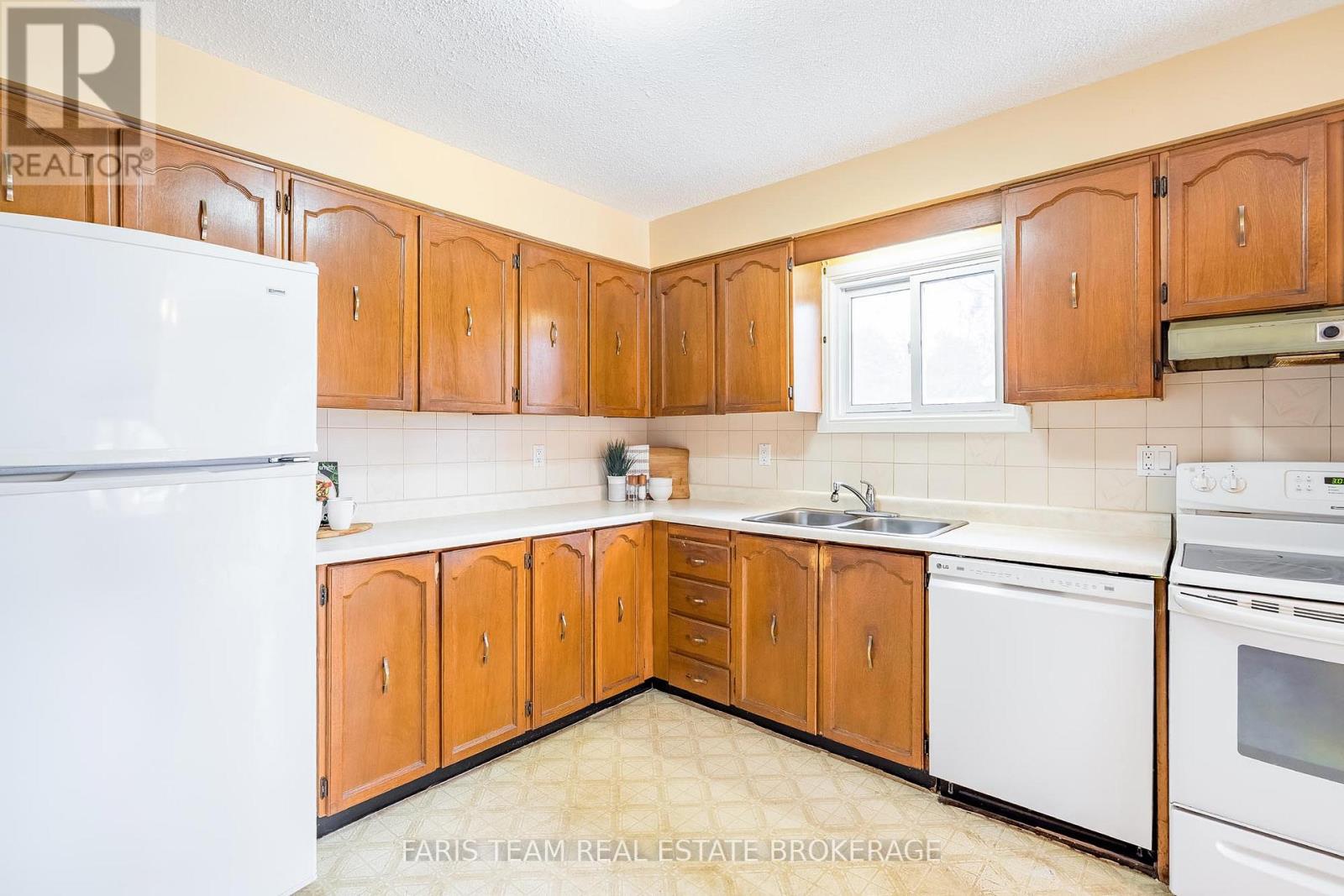 10 William Street, Oro-Medonte, Ontario  L0L 2L0 - Photo 7 - S12931848