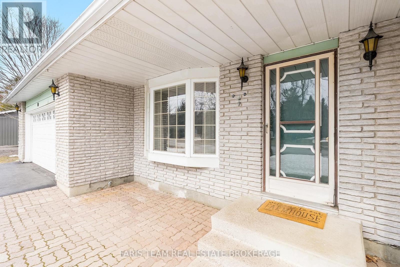 10 William Street, Oro-Medonte, Ontario  L0L 2L0 - Photo 3 - S12931848