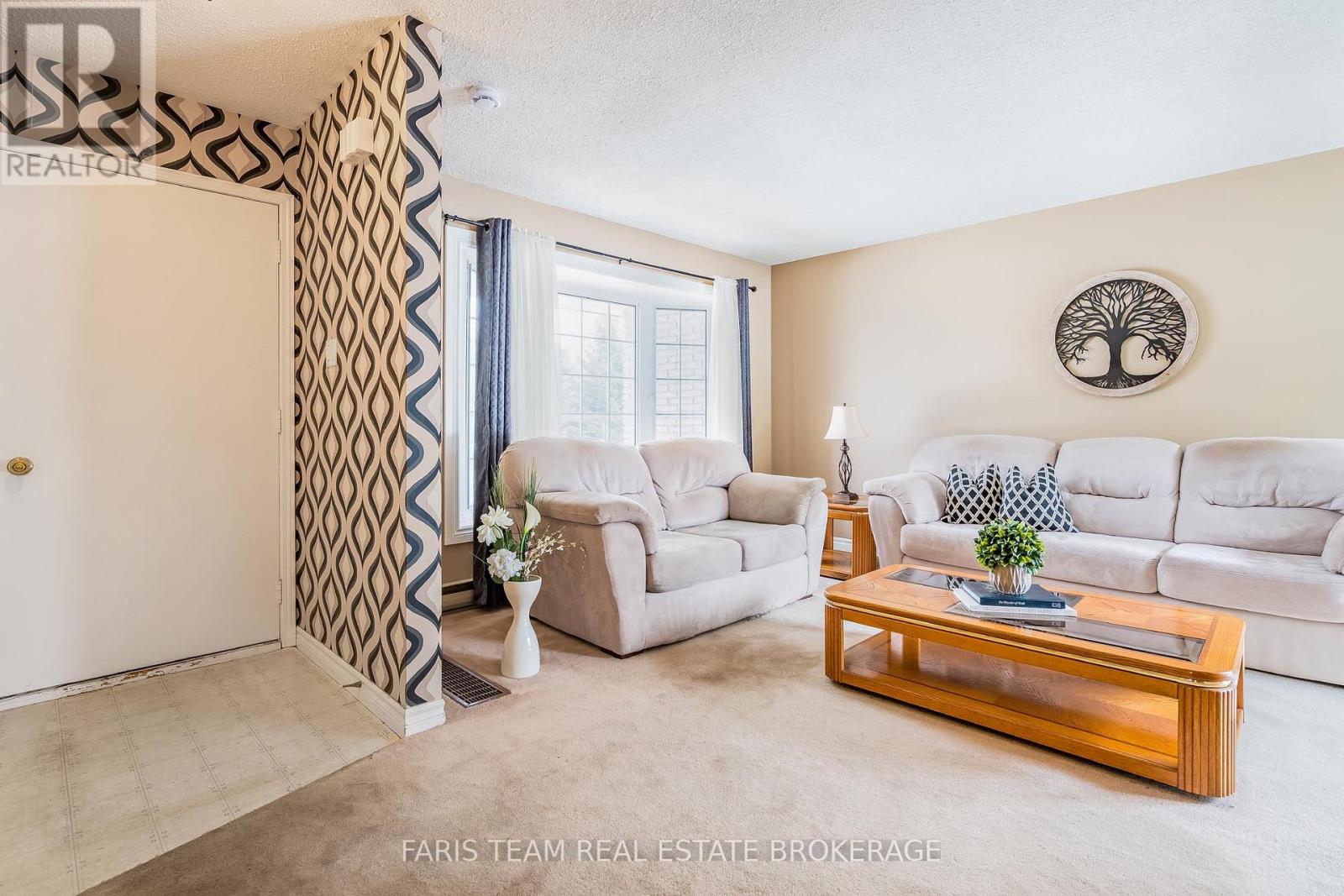 10 William Street, Oro-Medonte, Ontario  L0L 2L0 - Photo 4 - S12931848