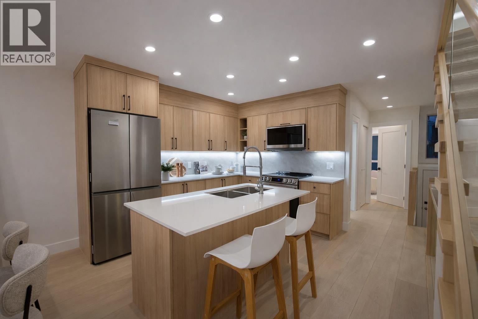 3350 Cobblestone Avenue, Vancouver, British Columbia V5S 4S4 - Photo 1 - R3105093