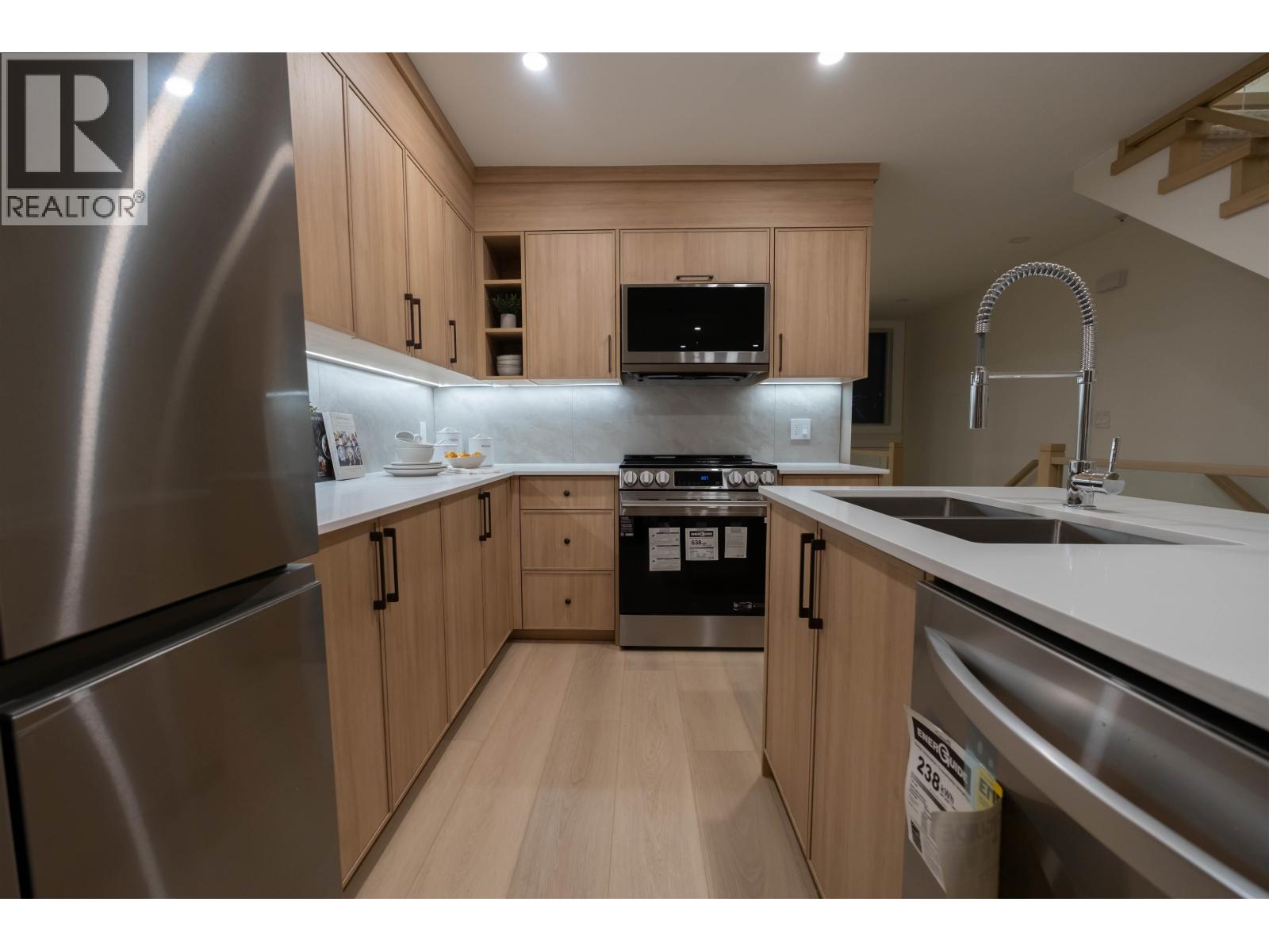 3350 Cobblestone Avenue, Vancouver, British Columbia V5S 4S4 - Photo 7 - R3105093