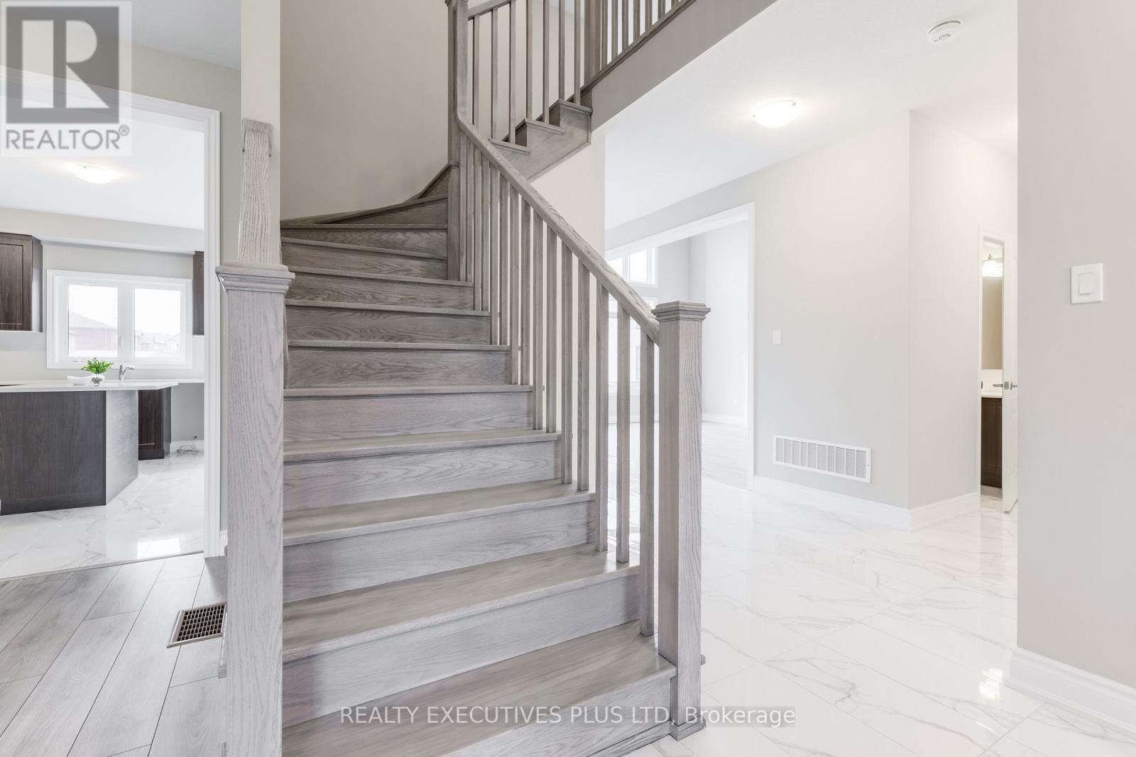 15 Venture Way, Thorold, Ontario  L2V 0G9 - Photo 13 - X12526646