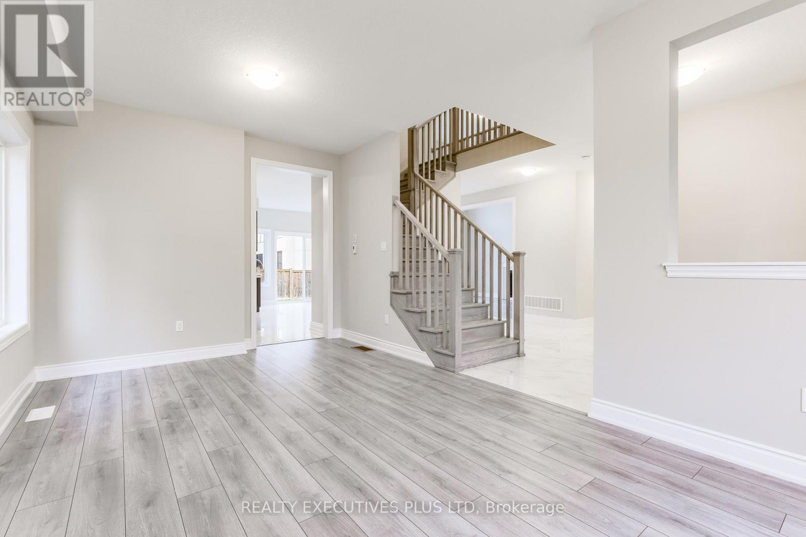 15 Venture Way, Thorold, Ontario  L2V 0G9 - Photo 12 - X12526646