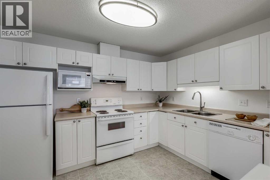 3205, 3000 Sienna Park Green Sw, Calgary, Alberta T3H 3N7 - Photo 5 - A2282468