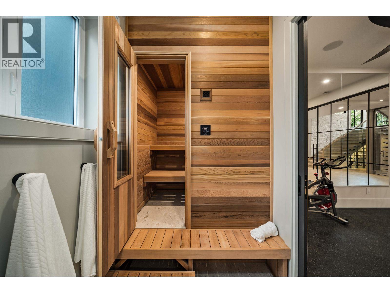 135 Oak Court, Anmore, British Columbia  V3H 4W9 - Photo 6 - R3105458