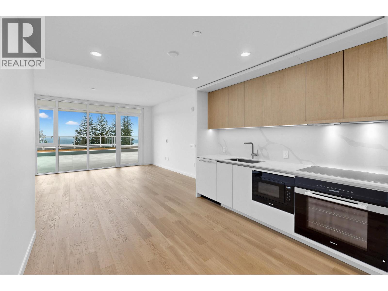 406-406a 3963 Uplands Way, West Vancouver, British Columbia  V7S 0B7 - Photo 1 - R3105408