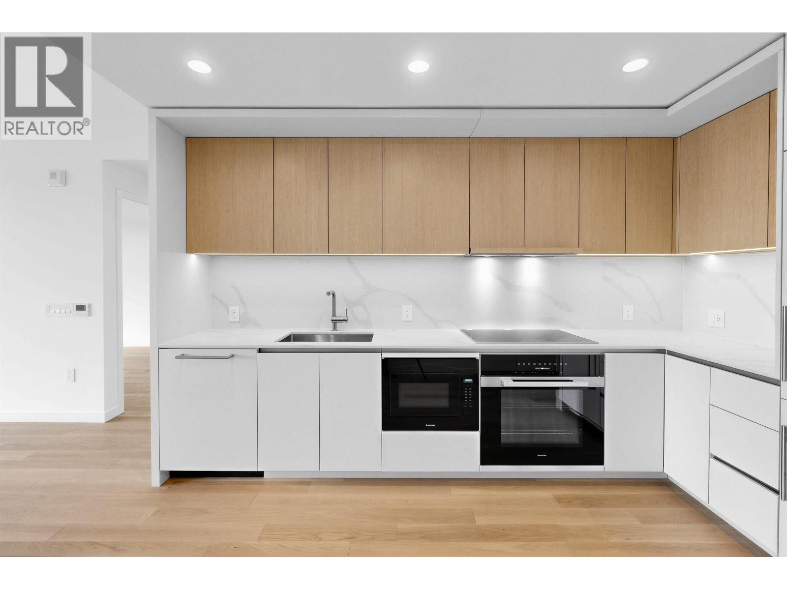 406-406a 3963 Uplands Way, West Vancouver, British Columbia  V7S 0B7 - Photo 2 - R3105408