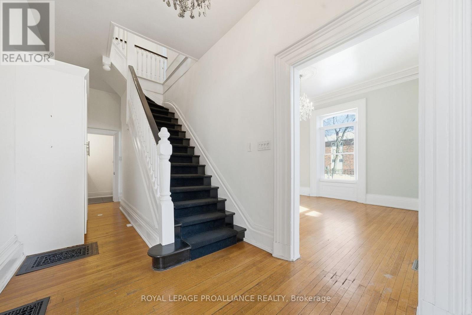 219 Charles Street, Belleville, Ontario  K8N 3M3 - Photo 13 - X12940882