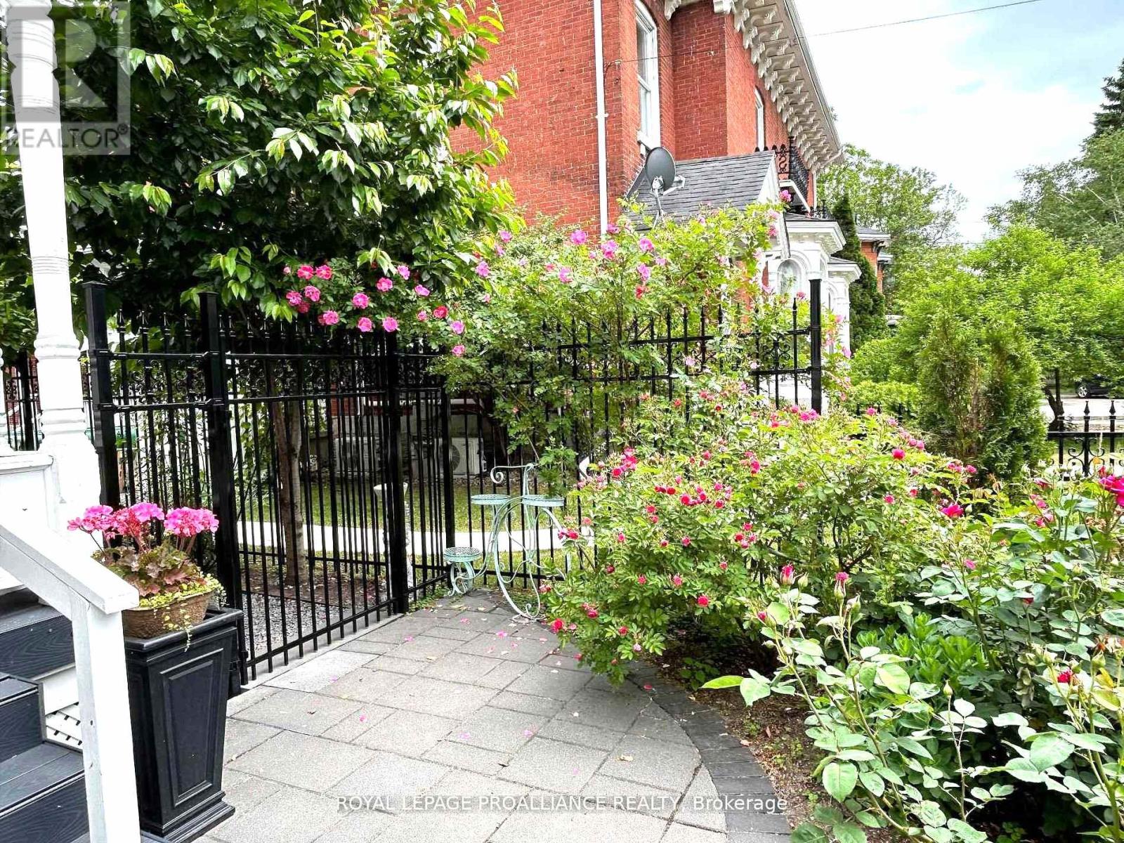 219 Charles Street, Belleville, Ontario  K8N 3M3 - Photo 3 - X12940882