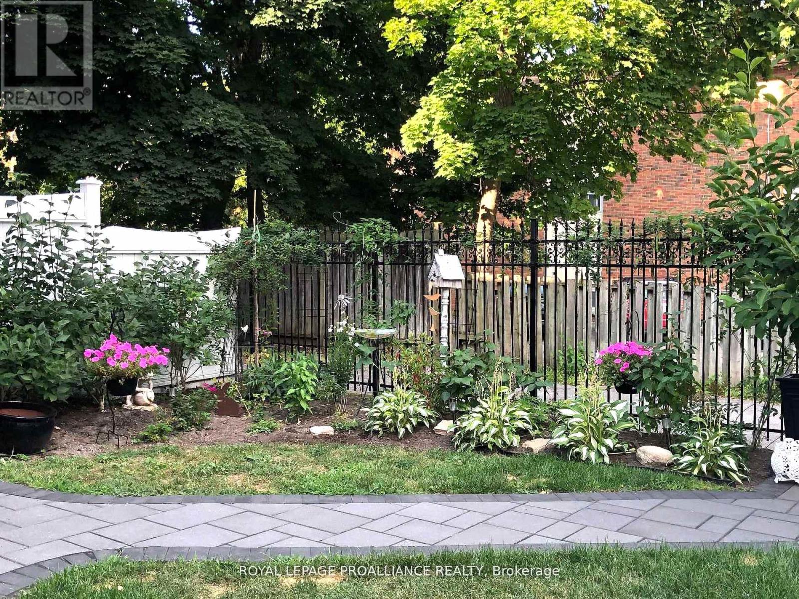 219 Charles Street, Belleville, Ontario  K8N 3M3 - Photo 4 - X12940882