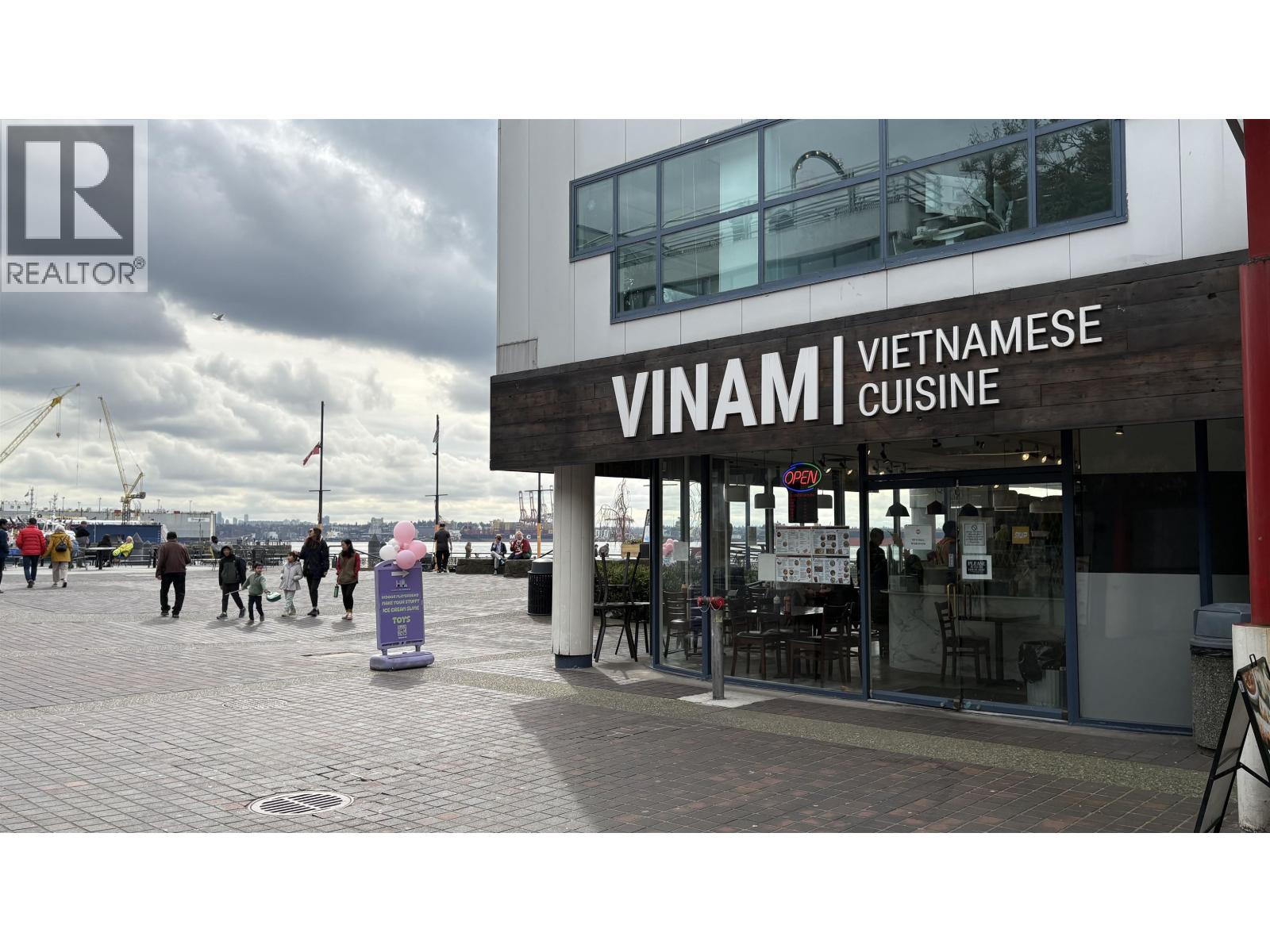 143 Chadwick Court, North Vancouver, British Columbia  V7L 2X7 - Photo 3 - C8077477