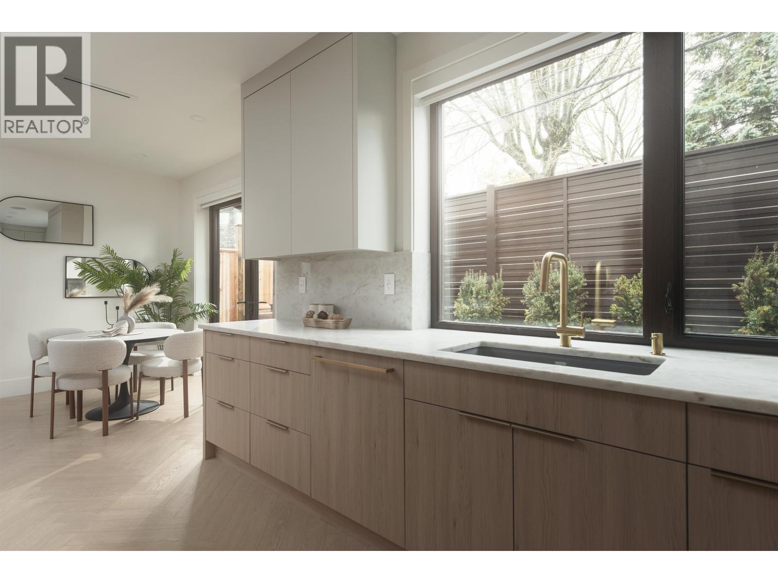 2 3393 VICTORIA DRIVE, Vancouver, British Columbia