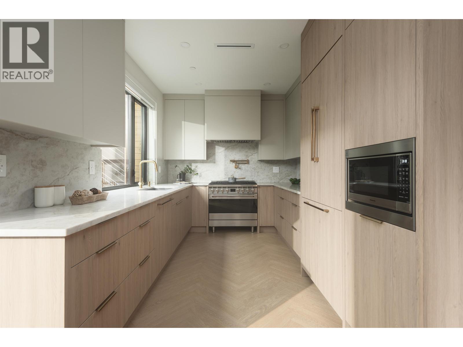 2 3393 Victoria Drive, Vancouver, British Columbia  V5N 4M3 - Photo 2 - R3104869