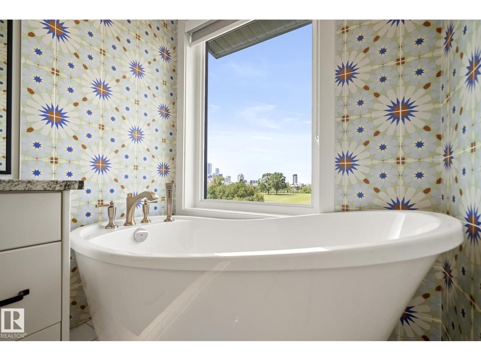 8803 Strathearn Dr Nw, Edmonton, Alberta  T6C 4C8 - Photo 29 - E4479900