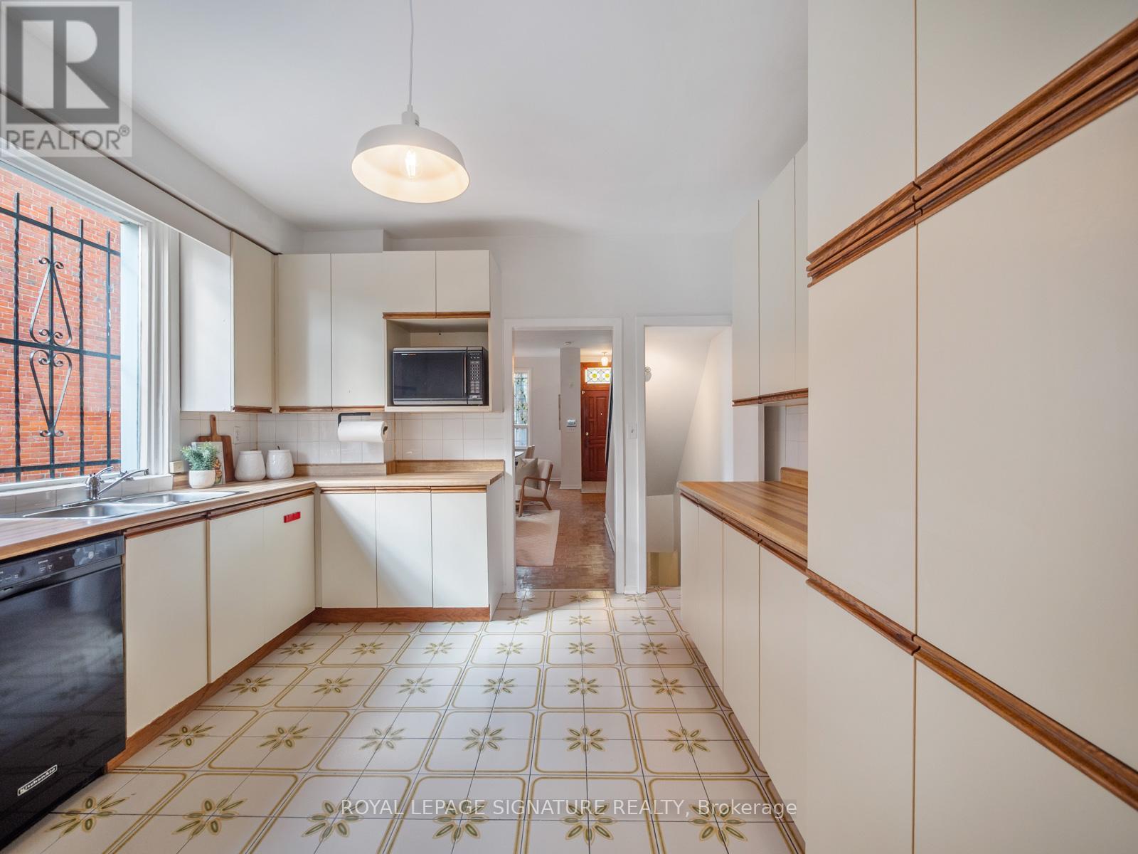 487 Sackville Street, Toronto, Ontario  M4X 1T6 - Photo 11 - C12940936