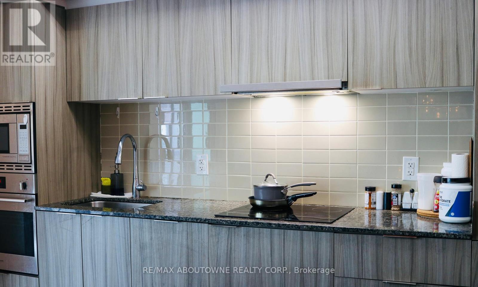 402 - 955 Bay Street, Toronto, Ontario  M5S 0C6 - Photo 8 - C12940968