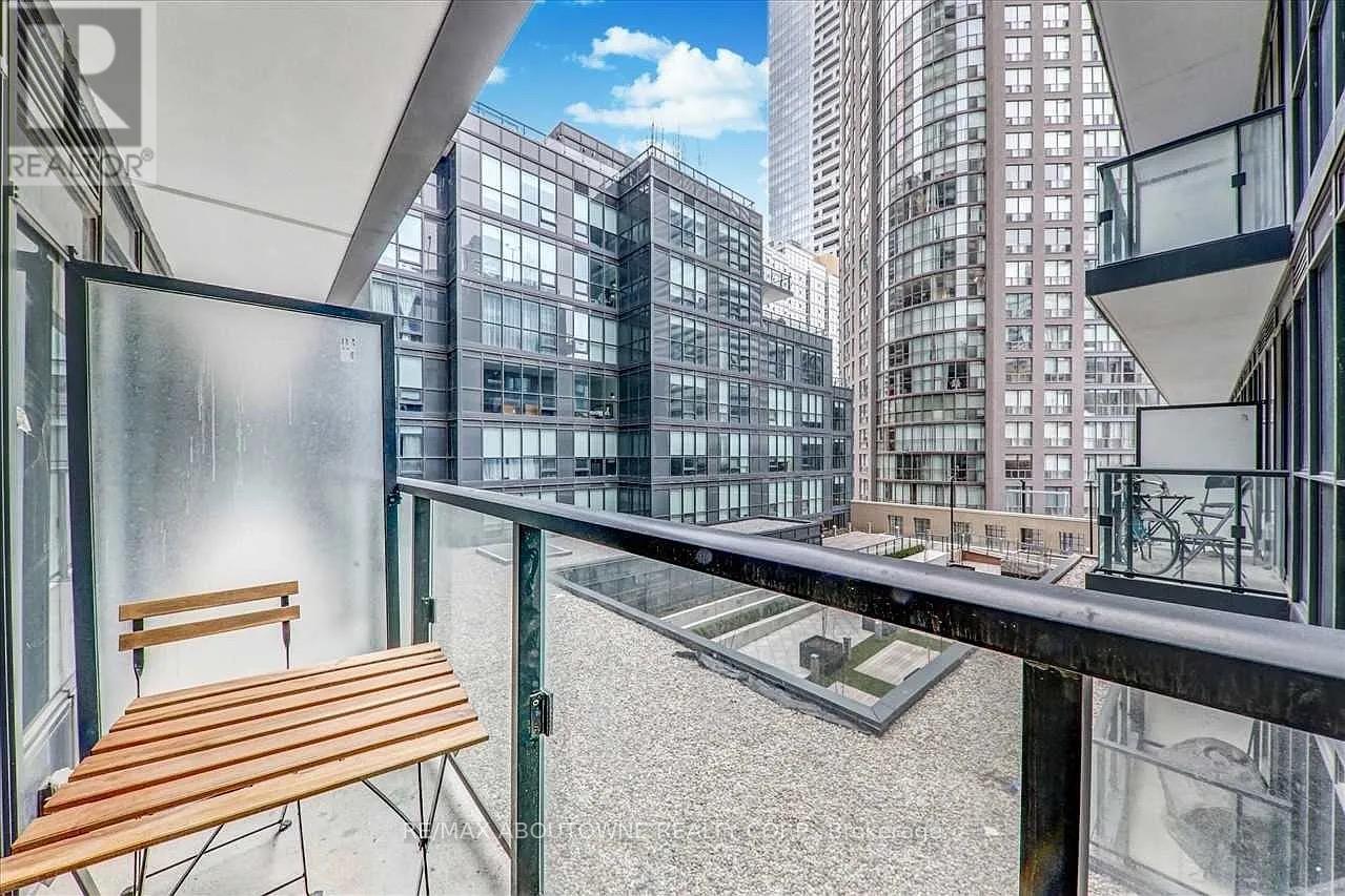 402 - 955 Bay Street, Toronto, Ontario  M5S 0C6 - Photo 9 - C12940968