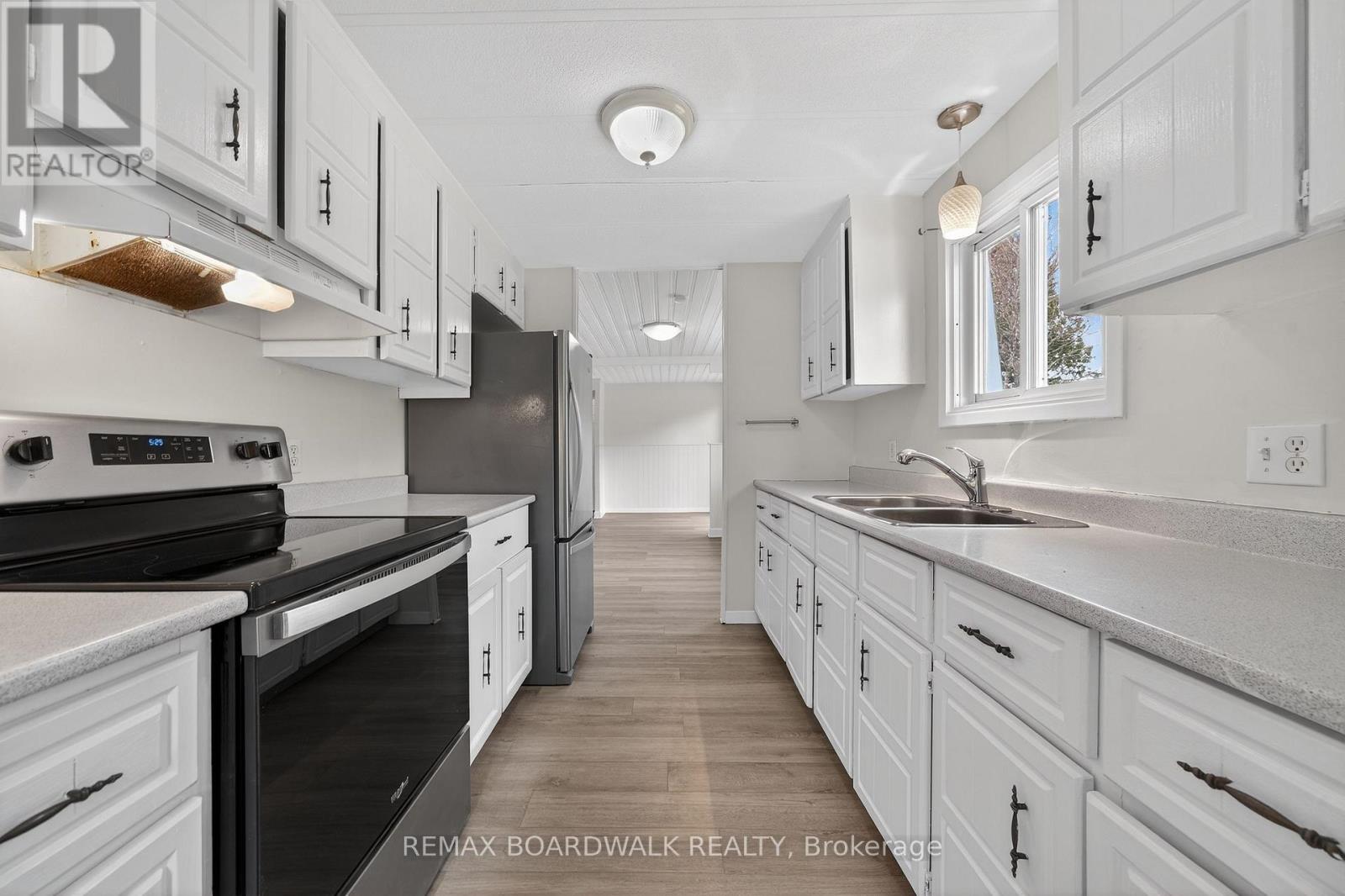 10 Fringewood Drive, Ottawa, Ontario  K2S 1T1 - Photo 13 - X12940950