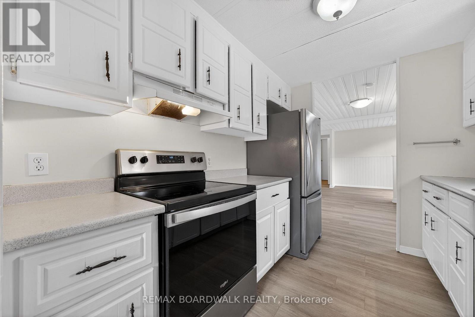 10 Fringewood Drive, Ottawa, Ontario  K2S 1T1 - Photo 14 - X12940950