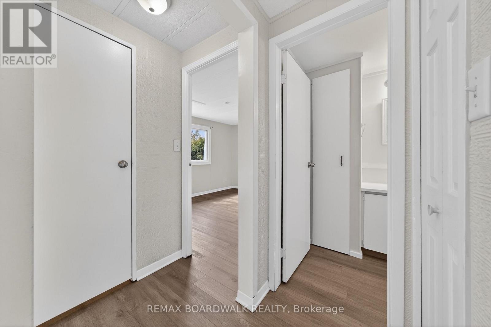 10 Fringewood Drive, Ottawa, Ontario  K2S 1T1 - Photo 16 - X12940950