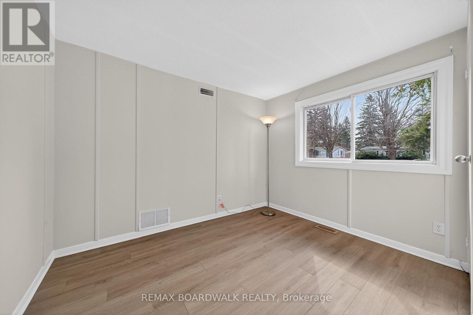 10 Fringewood Drive, Ottawa, Ontario  K2S 1T1 - Photo 21 - X12940950