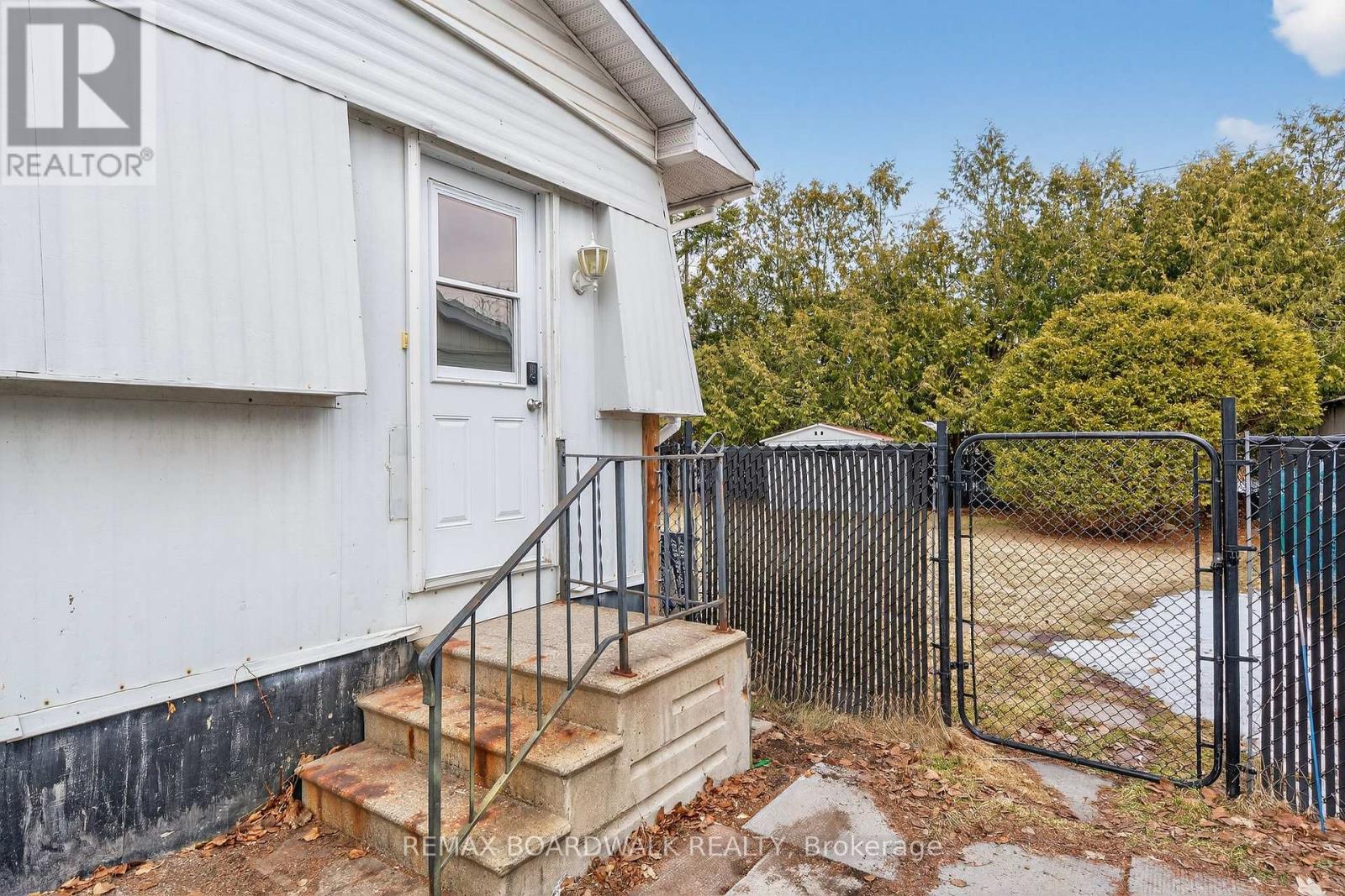 10 Fringewood Drive, Ottawa, Ontario  K2S 1T1 - Photo 24 - X12940950