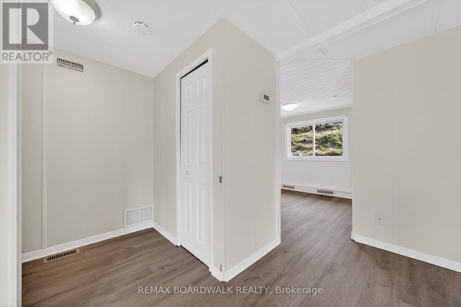 10 Fringewood Drive, Ottawa, Ontario  K2S 1T1 - Photo 4 - X12940950