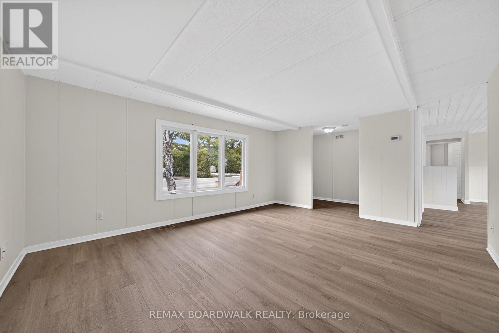 10 Fringewood Drive, Ottawa, Ontario  K2S 1T1 - Photo 6 - X12940950