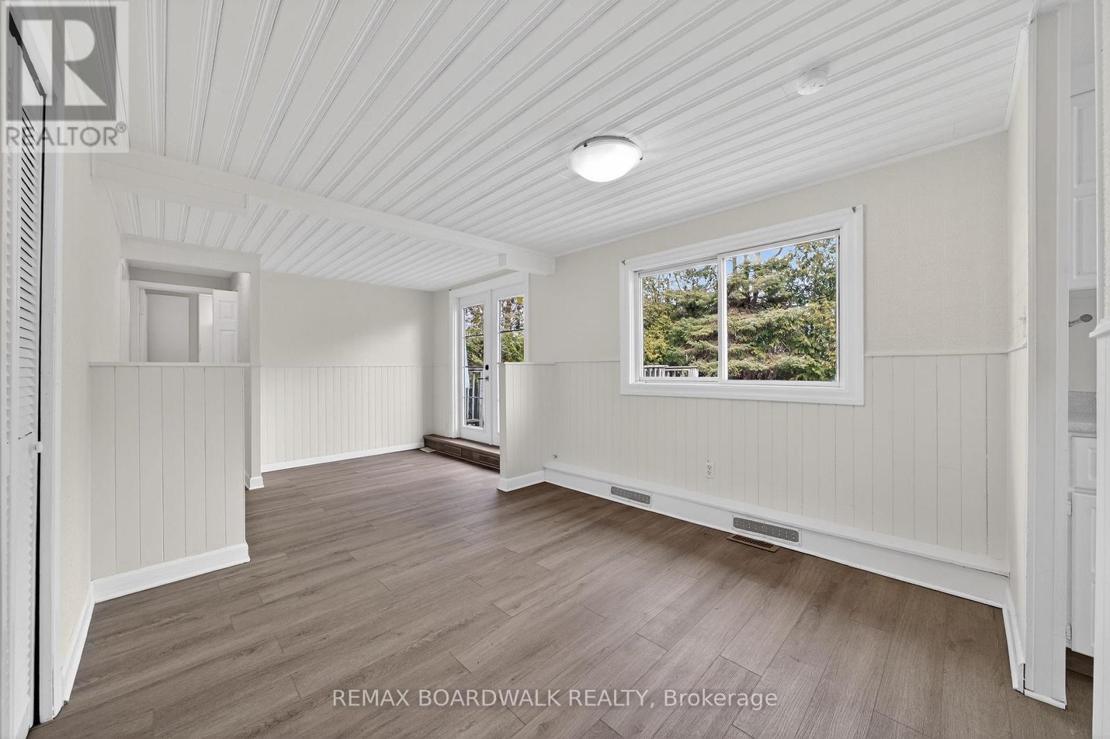 10 Fringewood Drive, Ottawa, Ontario  K2S 1T1 - Photo 9 - X12940950