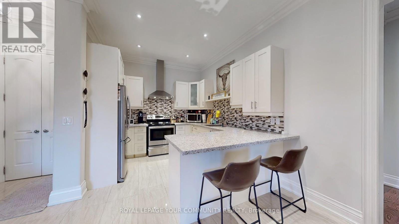 42 Somerville Street, Whitchurch-Stouffville, Ontario  L4A 1G6 - Photo 8 - N12436986