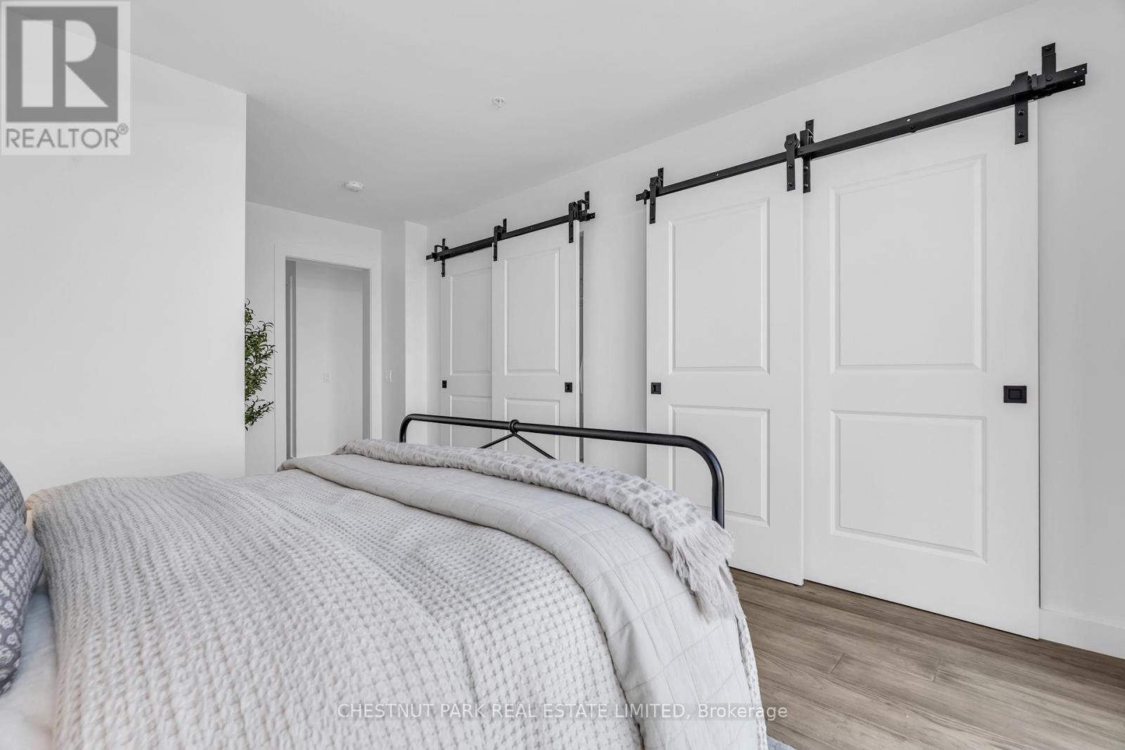 2001 - 15 Glebe Street, Cambridge, Ontario N1S 0C3 - Photo 17 - X12367146