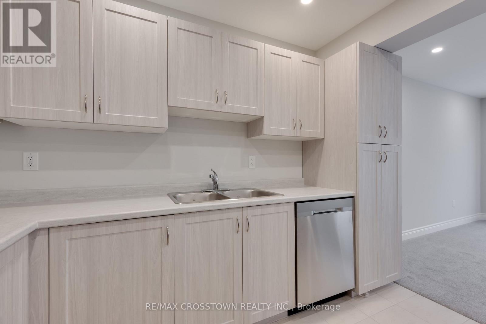 22 Mcconnell Crescent, Bracebridge, Ontario P1L 0N7 - Photo 6 - X12708562