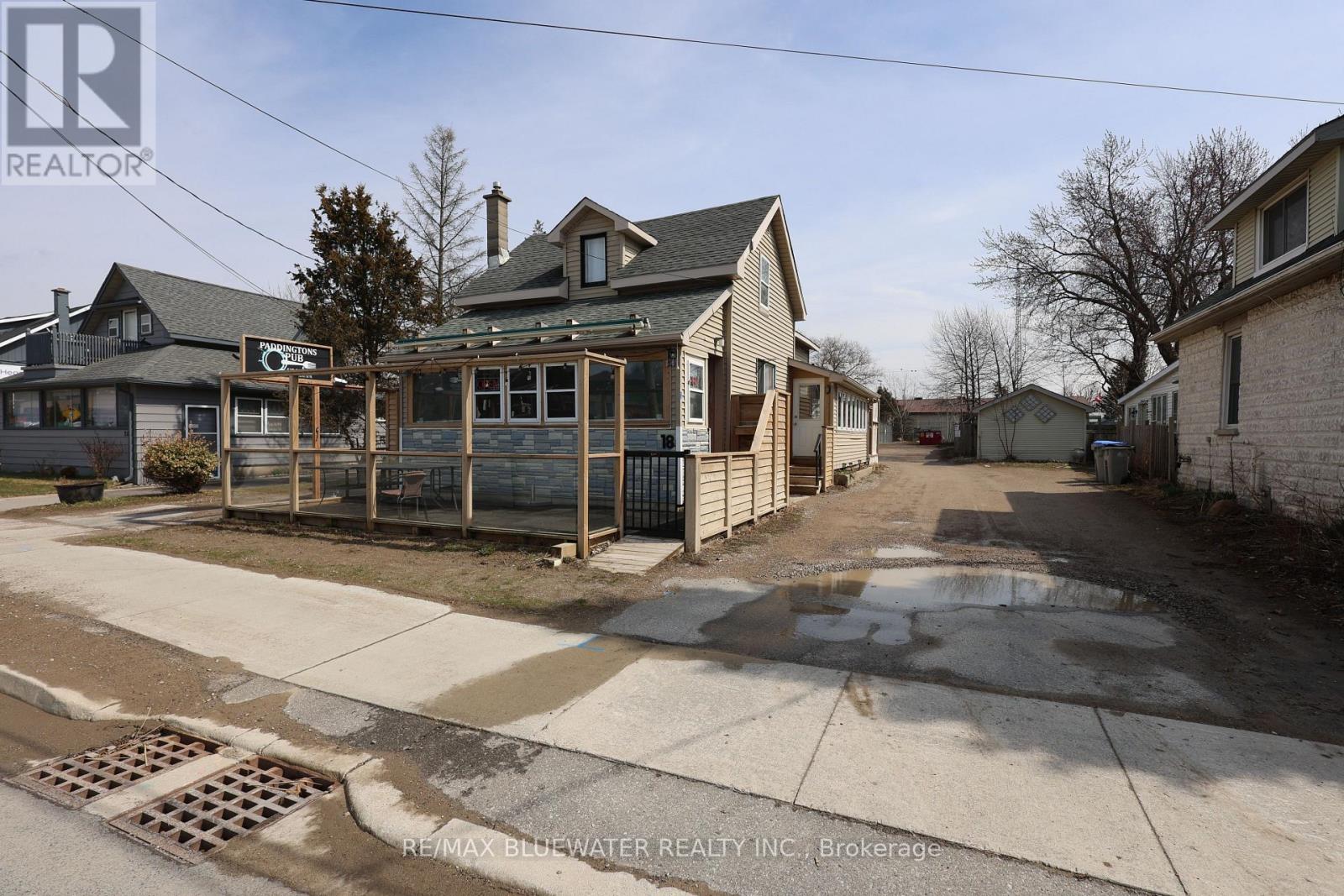 16 -18 Ontario Street N, Lambton Shores, Ontario  N0M 1T0 - Photo 3 - X12714450