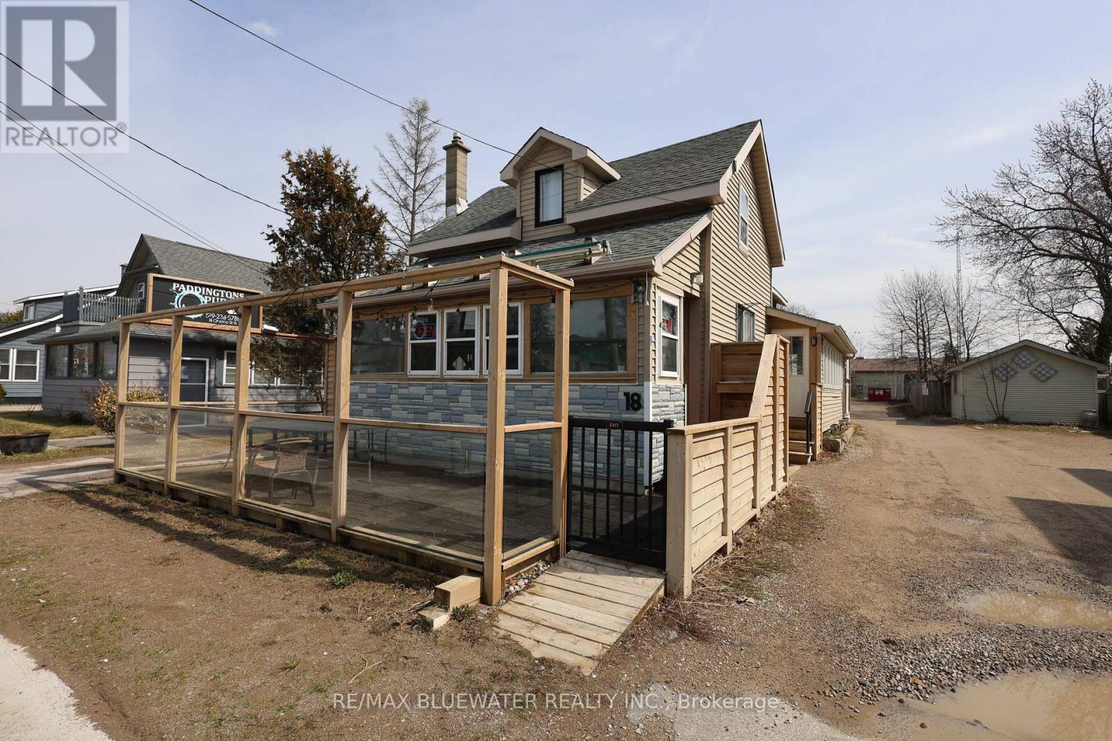 16 -18 Ontario Street N, Lambton Shores, Ontario  N0M 1T0 - Photo 6 - X12714450