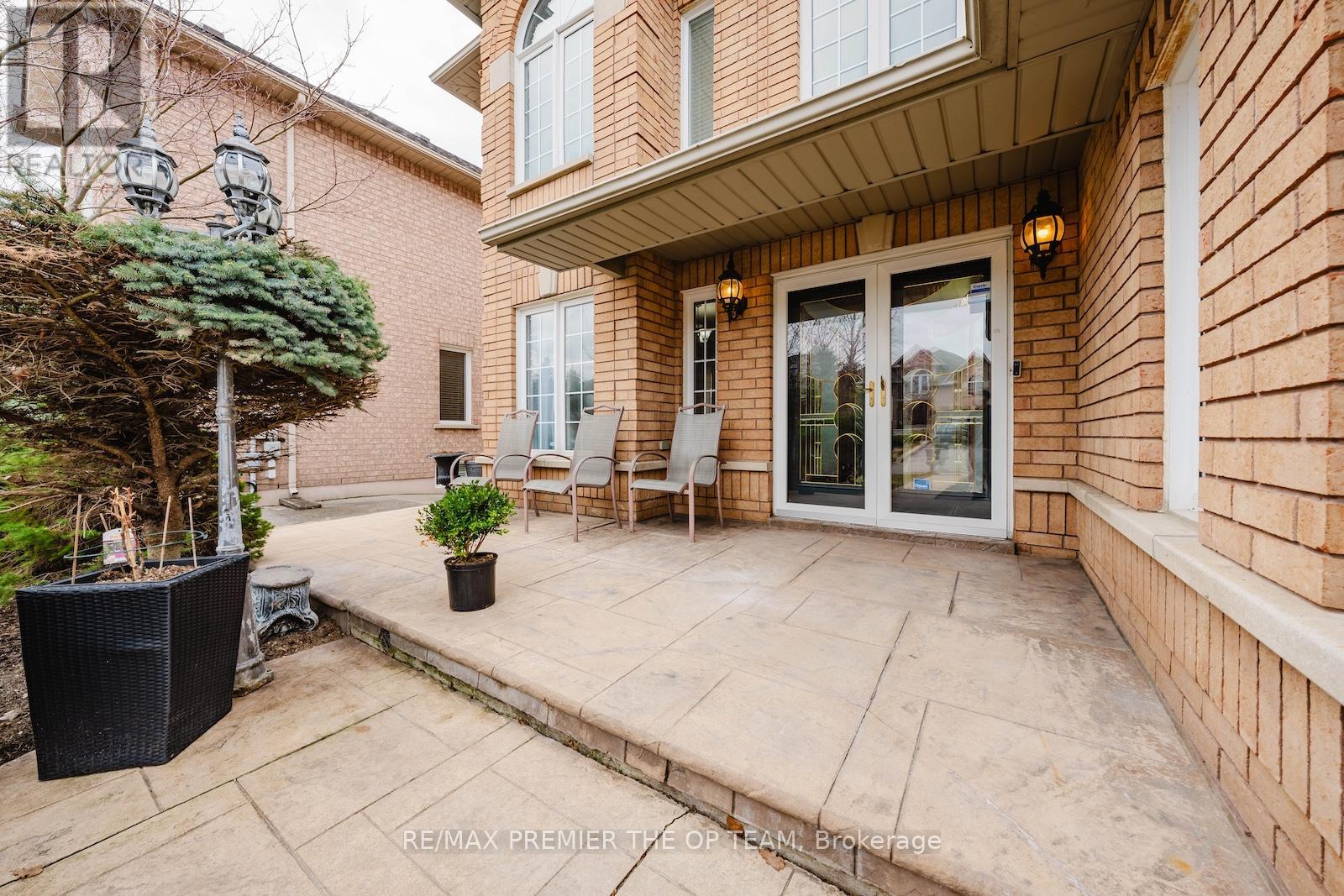 16 St Michele Place, Vaughan, Ontario  L4H 1H3 - Photo 5 - N12940898