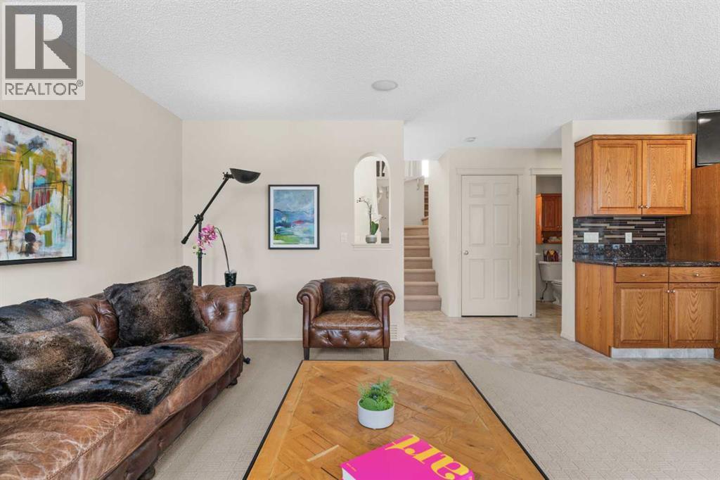98 Cougarstone Close SW, Calgary, Alberta  T3H 5W3 - Photo 5 - A2292774
