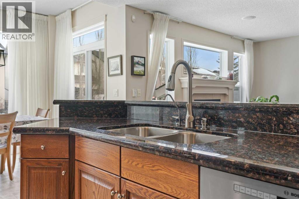 98 Cougarstone Close SW, Calgary, Alberta  T3H 5W3 - Photo 9 - A2292774