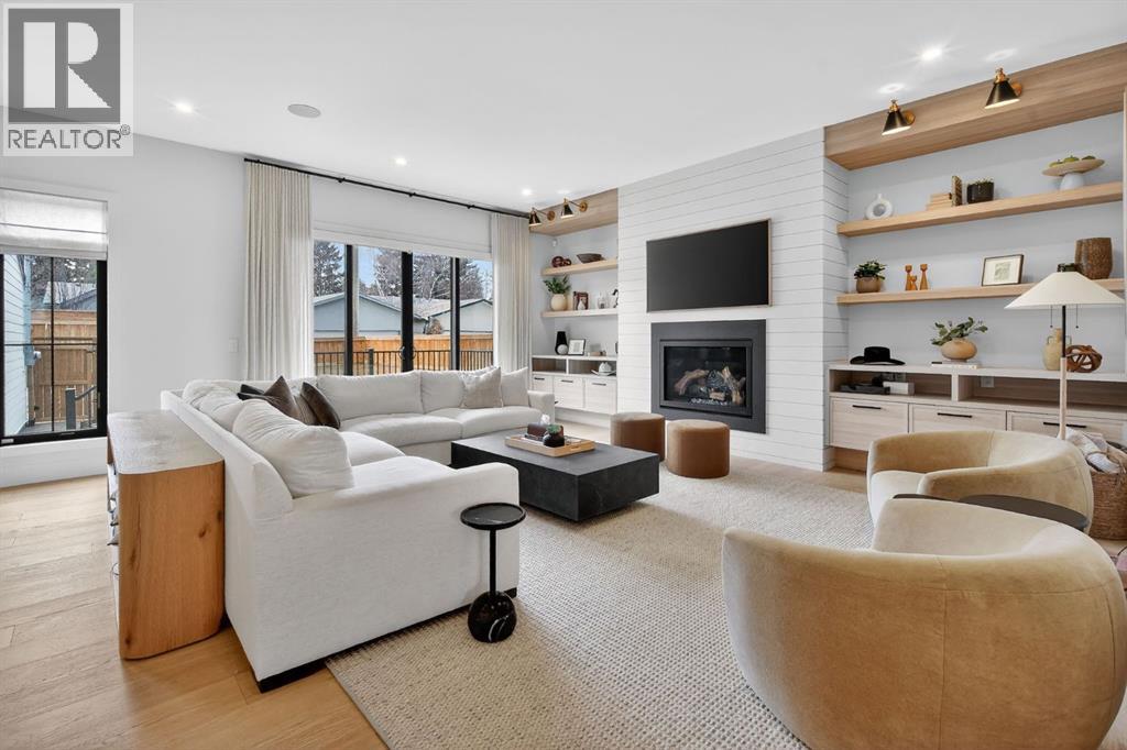 6515 Longmoor Way SW, Calgary, Alberta  T3E 5Z8 - Photo 5 - A2294630