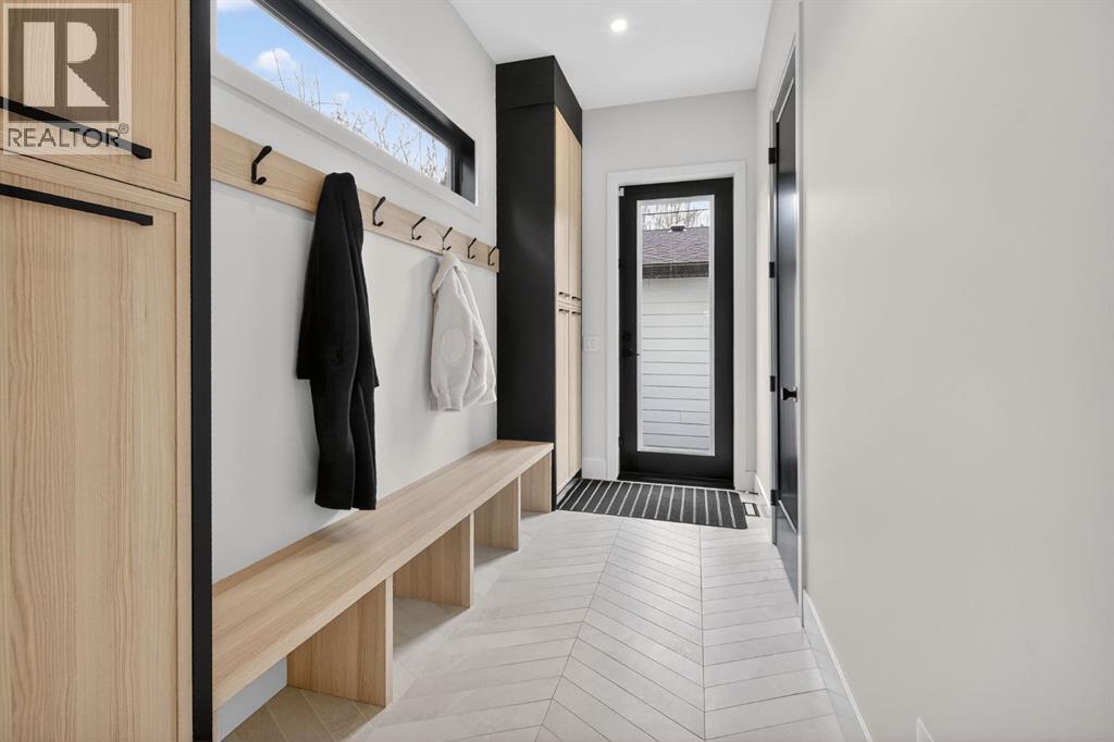 6515 Longmoor Way SW, Calgary, Alberta  T3E 5Z8 - Photo 10 - A2294630