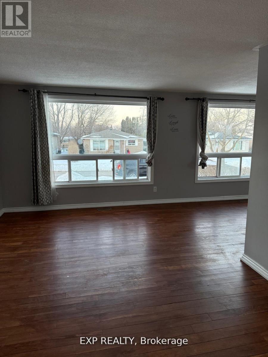 Upper - 17 Gable Drive, Brampton, Ontario  L6V 2H2 - Photo 3 - W12940908