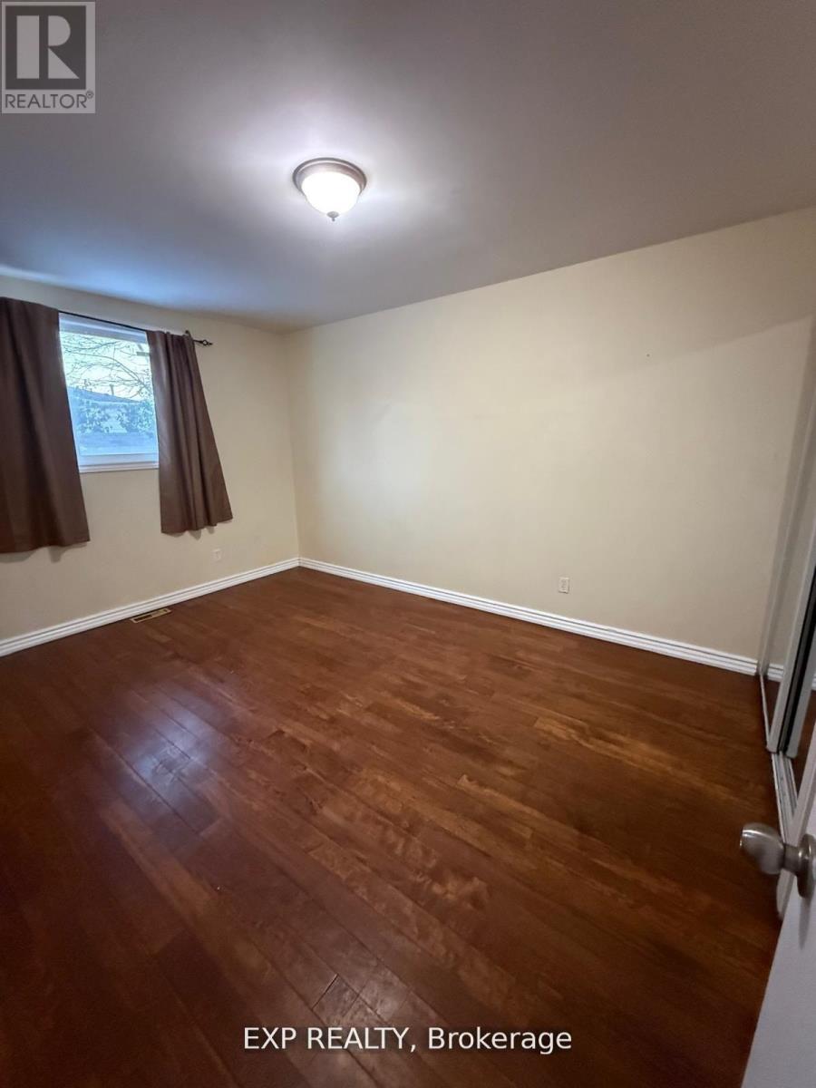 Upper - 17 Gable Drive, Brampton, Ontario  L6V 2H2 - Photo 7 - W12940908