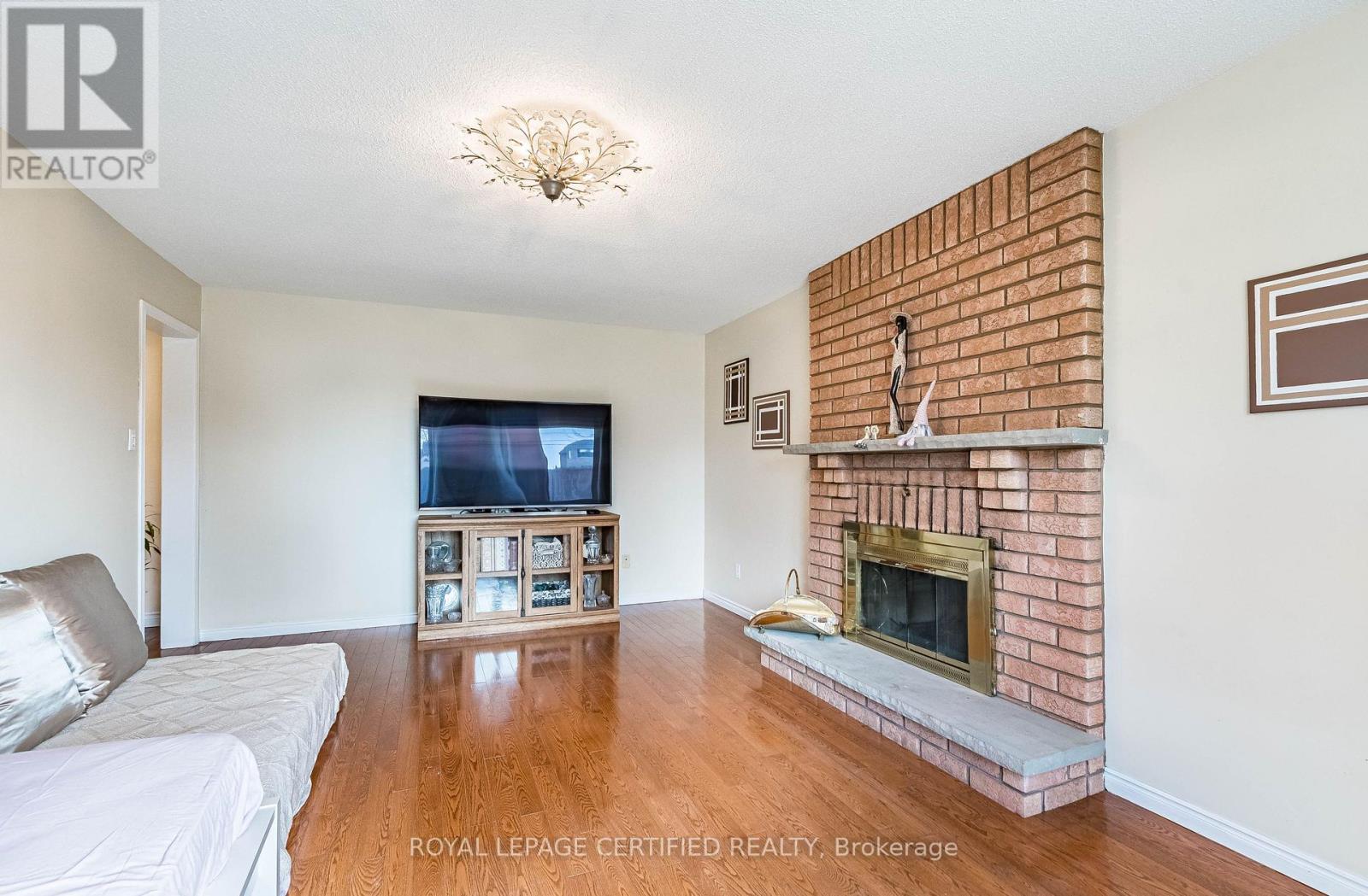 48 Fernbrook Crescent, Brampton, Ontario  L6Z 3P1 - Photo 16 - W12940910