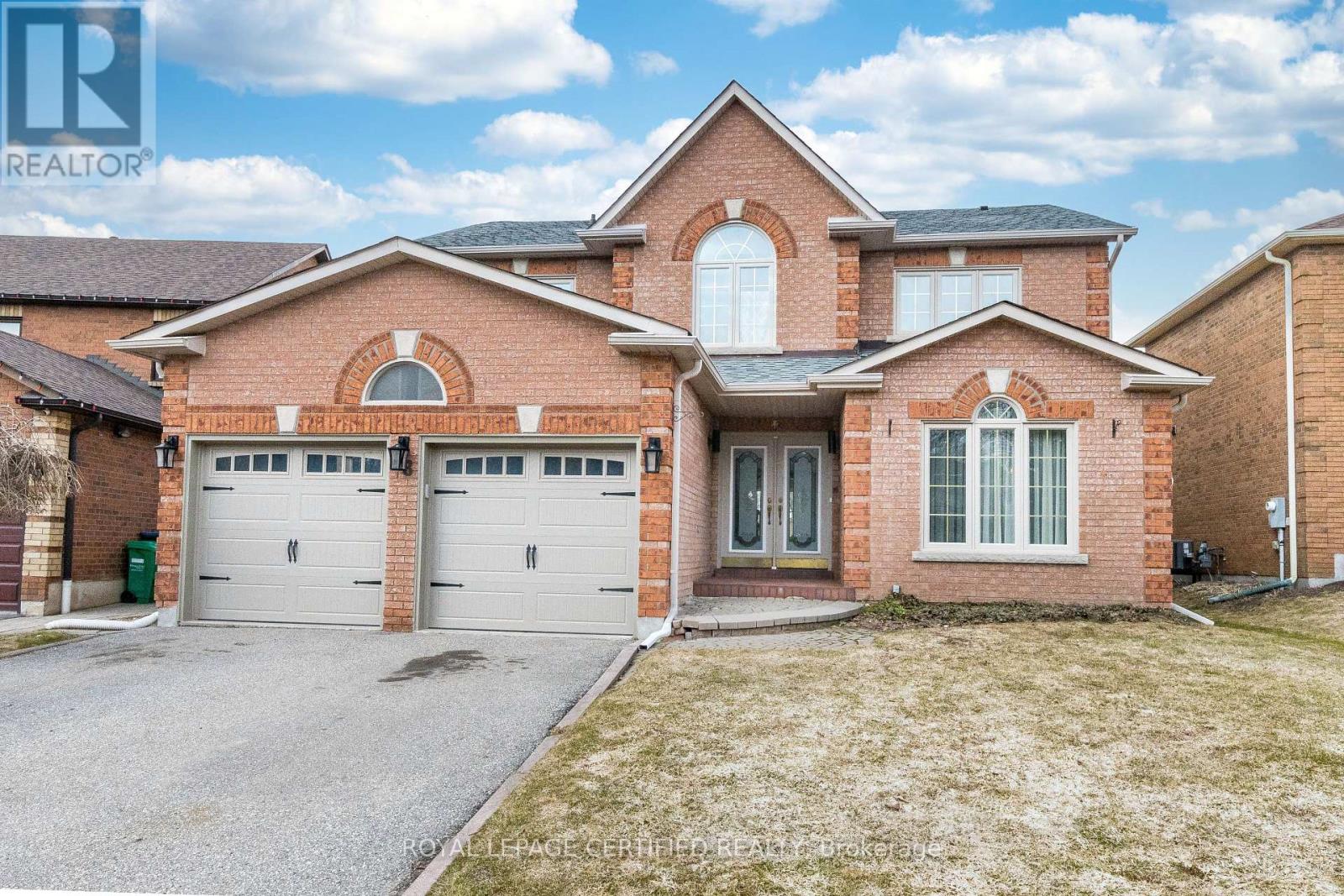 48 Fernbrook Crescent, Brampton, Ontario  L6Z 3P1 - Photo 3 - W12940910
